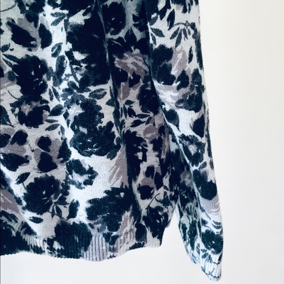 CROFT & BARROW | Black and Gray Cardigan - Picture 4 of 5